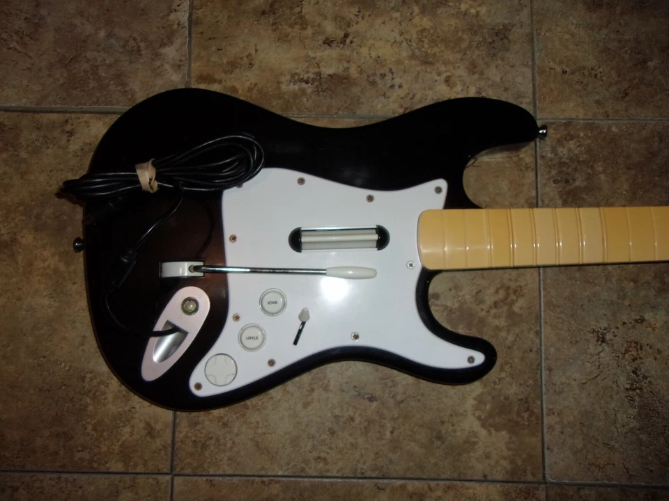 MICROSOFT XBOX 360 WIRED GUITAR FENDER CONTROLLER ROCK BAND GAME LOT BREAK AWAY - Image 2 of 4