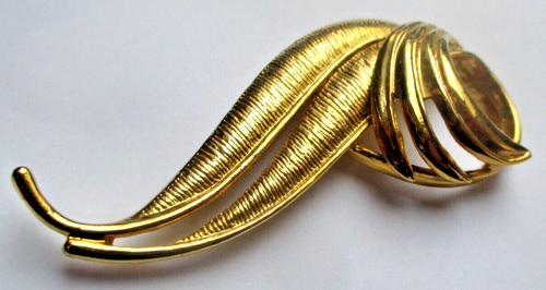 Elégante grande broche couleur or cristaux diamant bijou