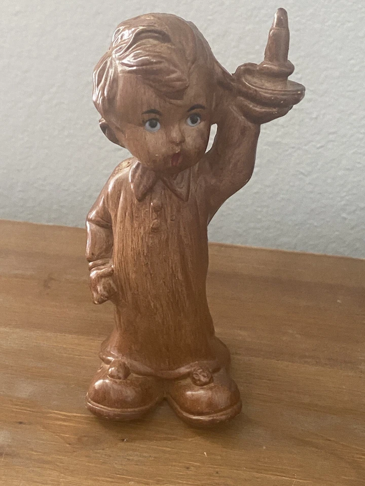 Fisk Tire Co. Niño Vela Estatua Hong Kong Imitación Madera Publicidad Coro Niño Foto 3 de 4