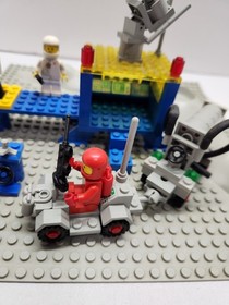 Lego Classic Space 483 Alpha 1 Rocket Base - 100% Complete w/ Manual & Minifigs
