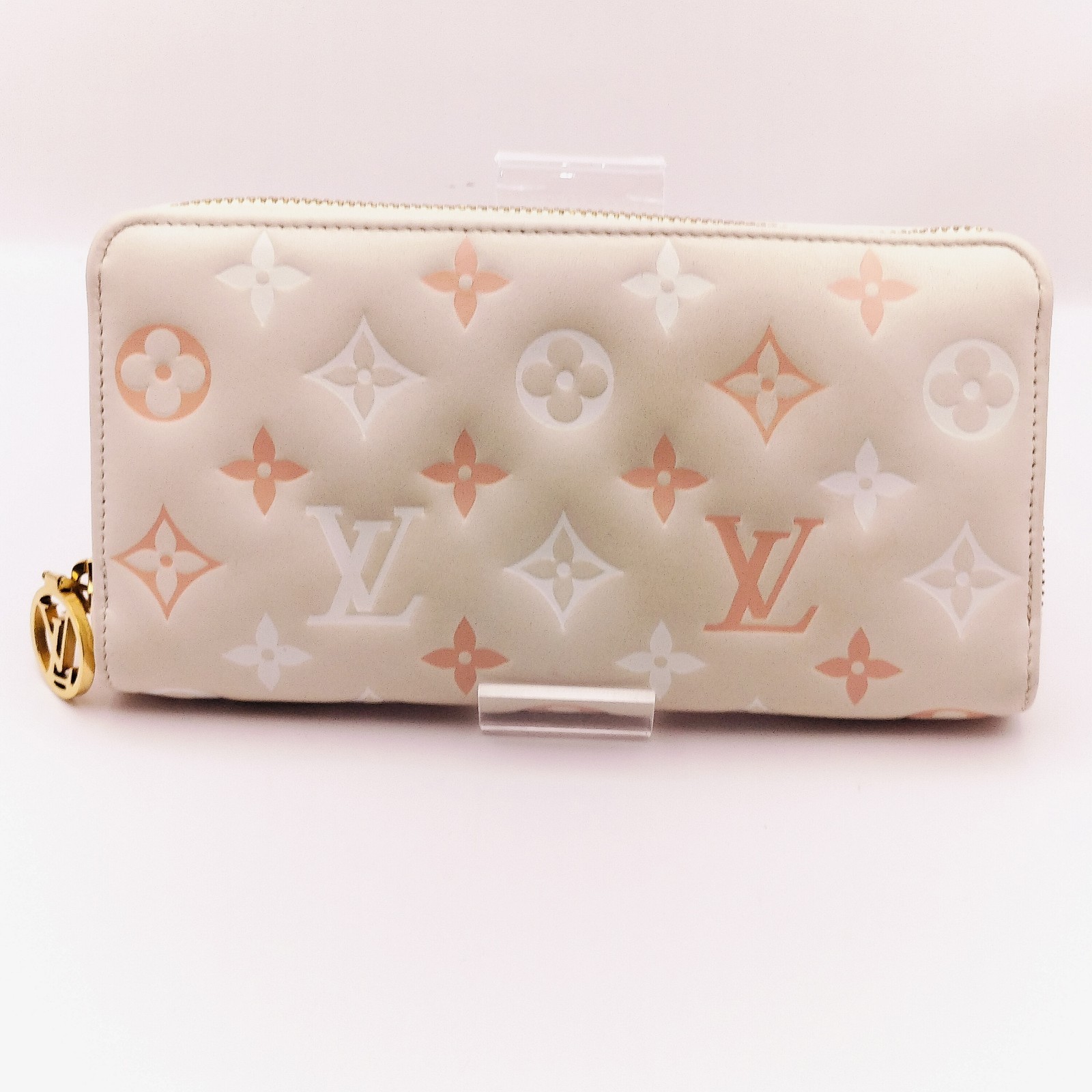 Louis Vuitton Monogram  lambskin coussin Embossed Zip rare model Wallet M82290 image 3