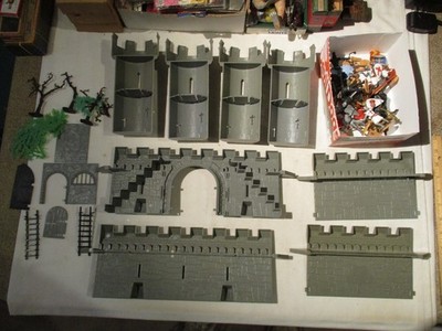 VINTAGE TIMPO TOYS MEDIEVAL CASTLE, KNIGHTS & CRUSADERS NO BOX