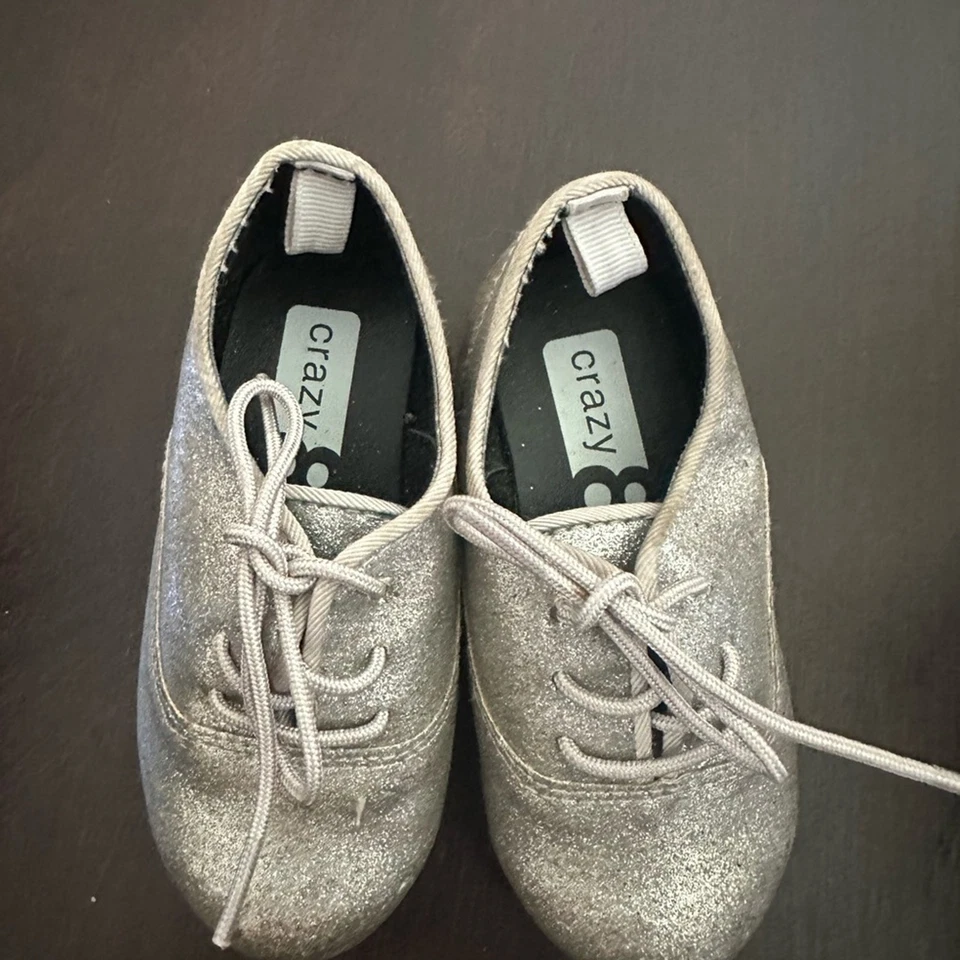 Crazy8 zapatos brillantes Foto 2 de 4