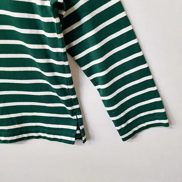 Uniqlo Green Crew Neck T-Shirt - Size L