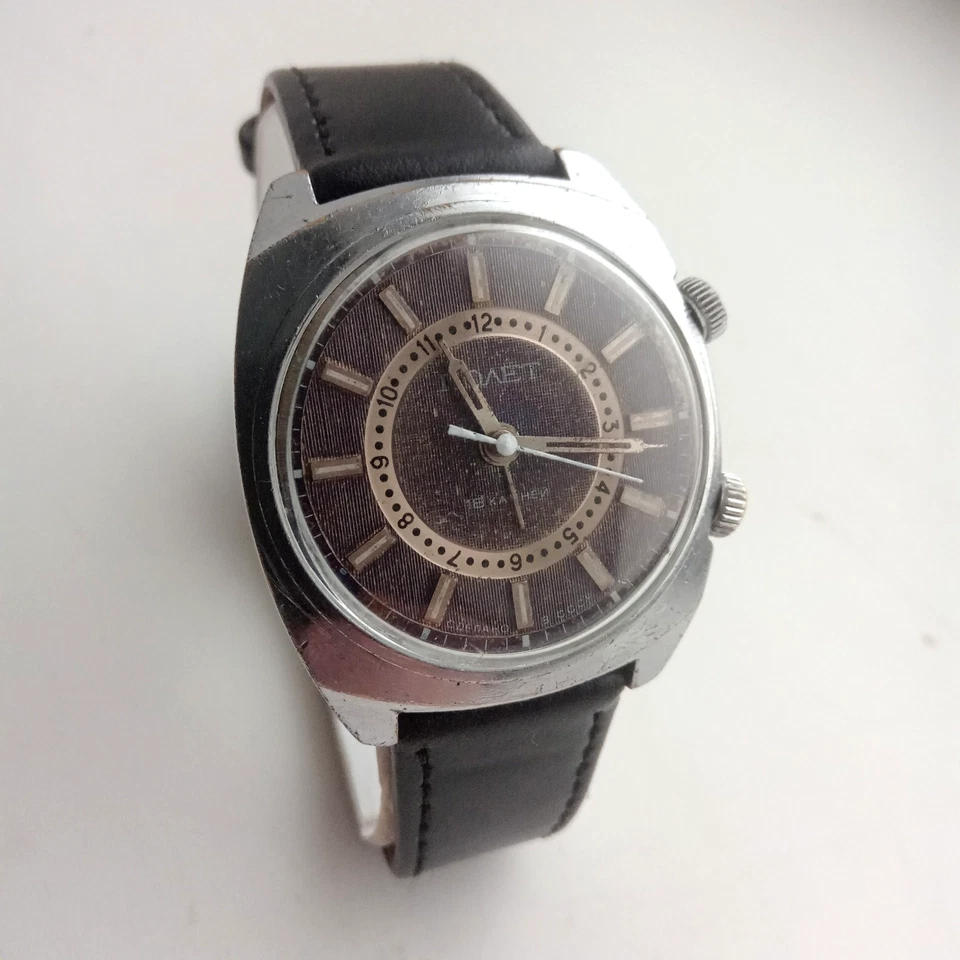 Vintage USSR POLJOT SIGNAL mechanical Soviet Wrist Watch with Alarm - Image 2 of 4
