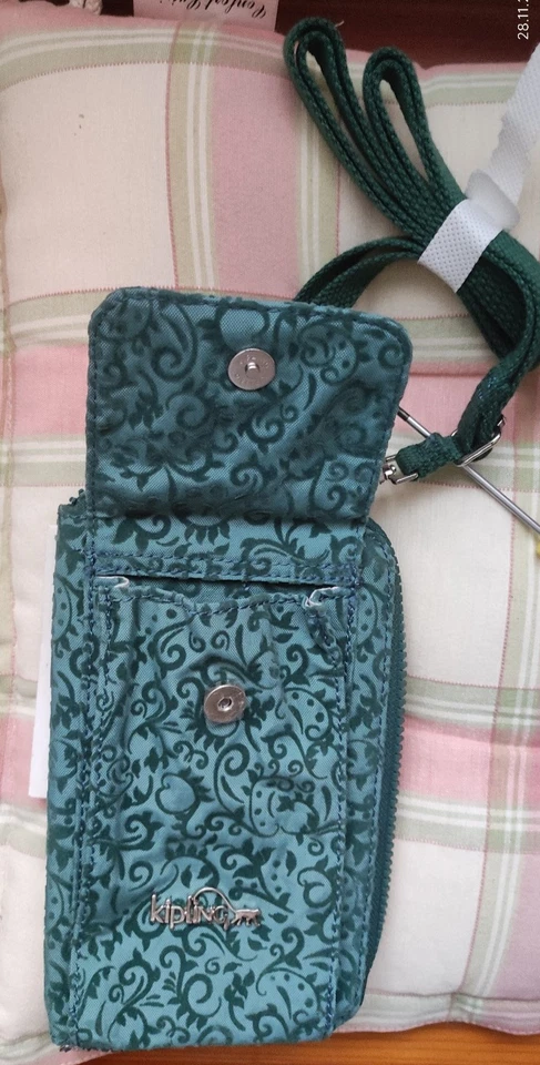 NEU Kipling Handytasche + Geldbörse 2 in 1, grün Samt, langer Gurt - Bild 2 von 4