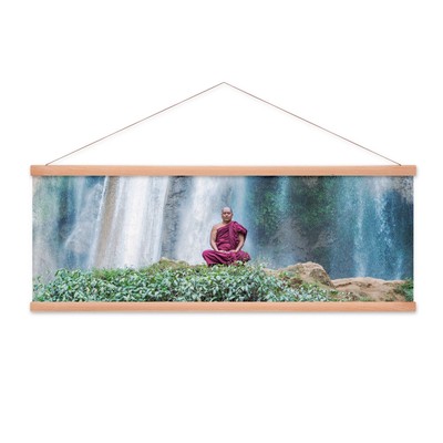 Stoffbild Kakemono mit Posterleisten Asien Religion Mönch Wasserfall Bunt