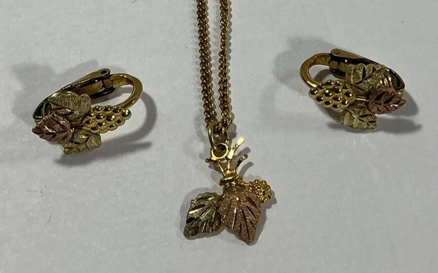 10K Black Hills 金色三色复古项链/夹子耳环套装叶子/葡萄复古 — 第 2/4 张图片