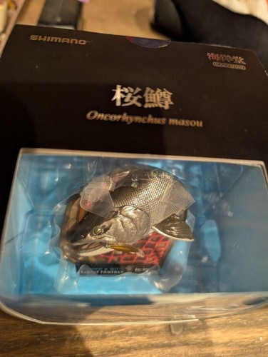 Figura miniatura de pesca fantasía SHIMANO x KAIYODO Strike modelo cereza salmón - Imagen 2 de 3
