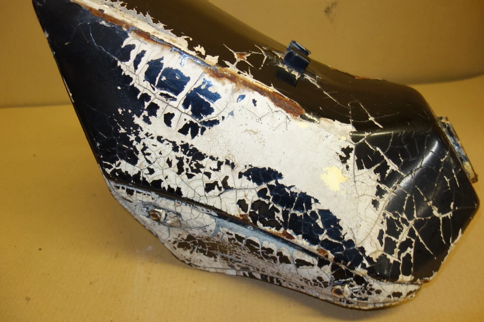 YAMAHA DT125 DT200 DT 3ET 2YY 3BN fuel tank petrol reservoir gas DAMAGED - Image 2 of 4