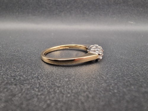18ct Gold Diamond Trilogy Ring 3 Diamonds - Picture 13 of 23