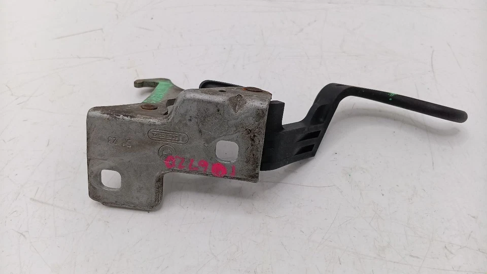 Cierre capó delantero BMW M3 2002 Foto 3 de 4