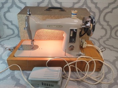 Vintage Brother Nähmaschine 60er Jahre Einzelnaht mit Ersatzteilen **Leistungsgeprüft**