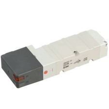 1PC SMC CORPORATION VQ4101-31 Solenoid Valve, 2 Pos 5 Port, Base Mnt PlugIn, Ru