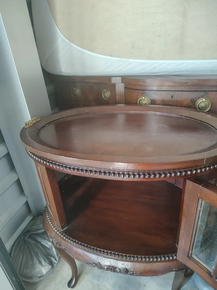 Vitrina/mesa auxiliar vintage ovalada vitrina. Queen Anne estilo - puerta doble Foto 3 de 3