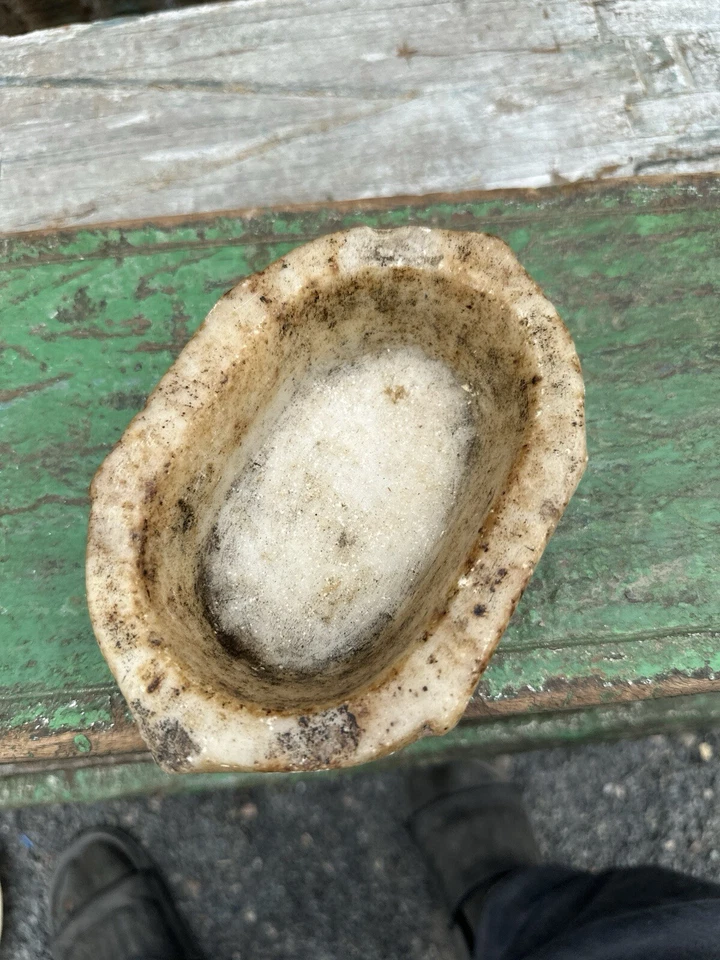 Antiguo cuenco Kharal de piedra de mármol tallado a mano Foto 2 de 4