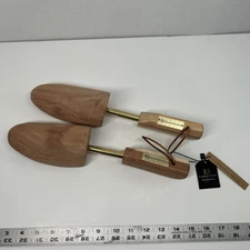 FootFitter Cedar Shoe Stretchers Size M Left And Right Foot