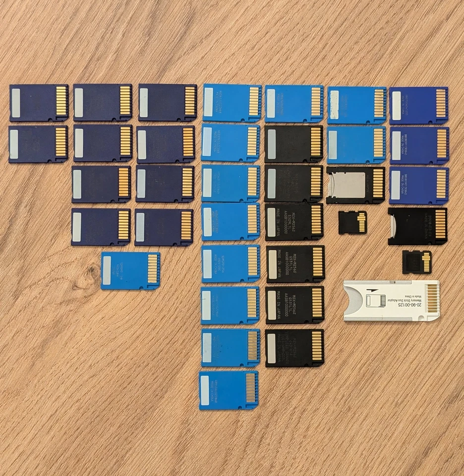 Lot of 33 Sony & SanDisk 1GB 512MB 256MB 128MB 64MB Memory Stick Card  - Image 4 of 4