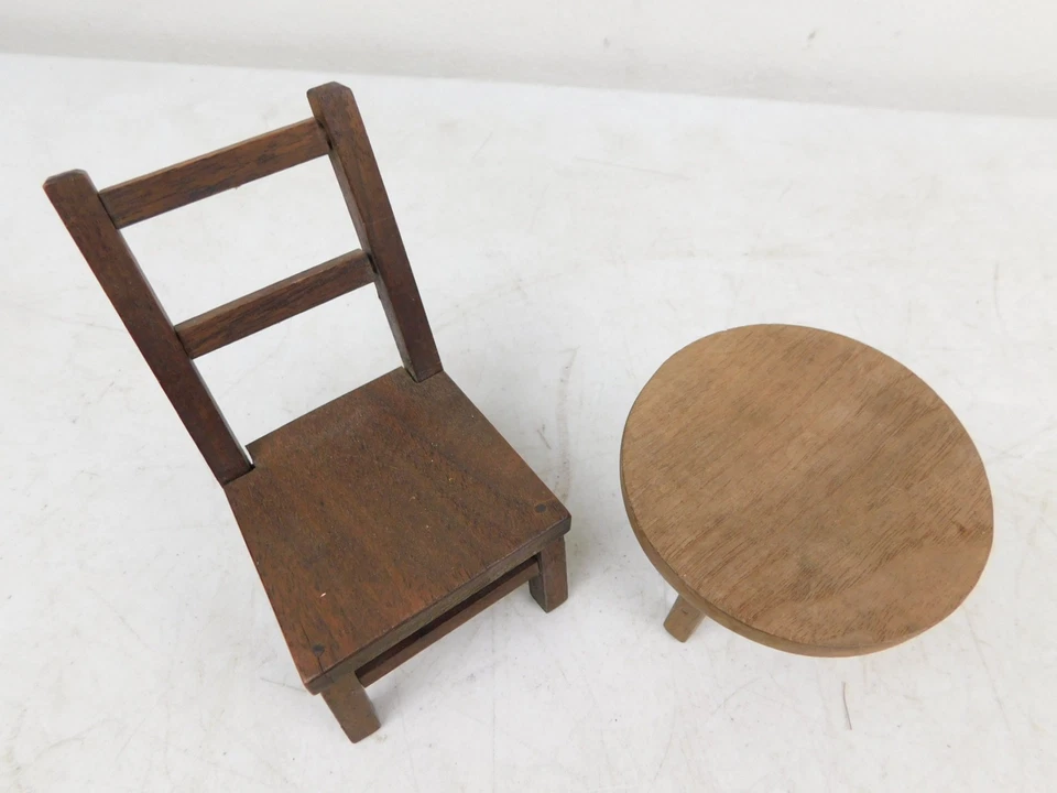 Silla auxiliar antigua miniatura de madera para casa de muñecas y mesa redonda estilo misión 2 piezas Foto 4 de 4