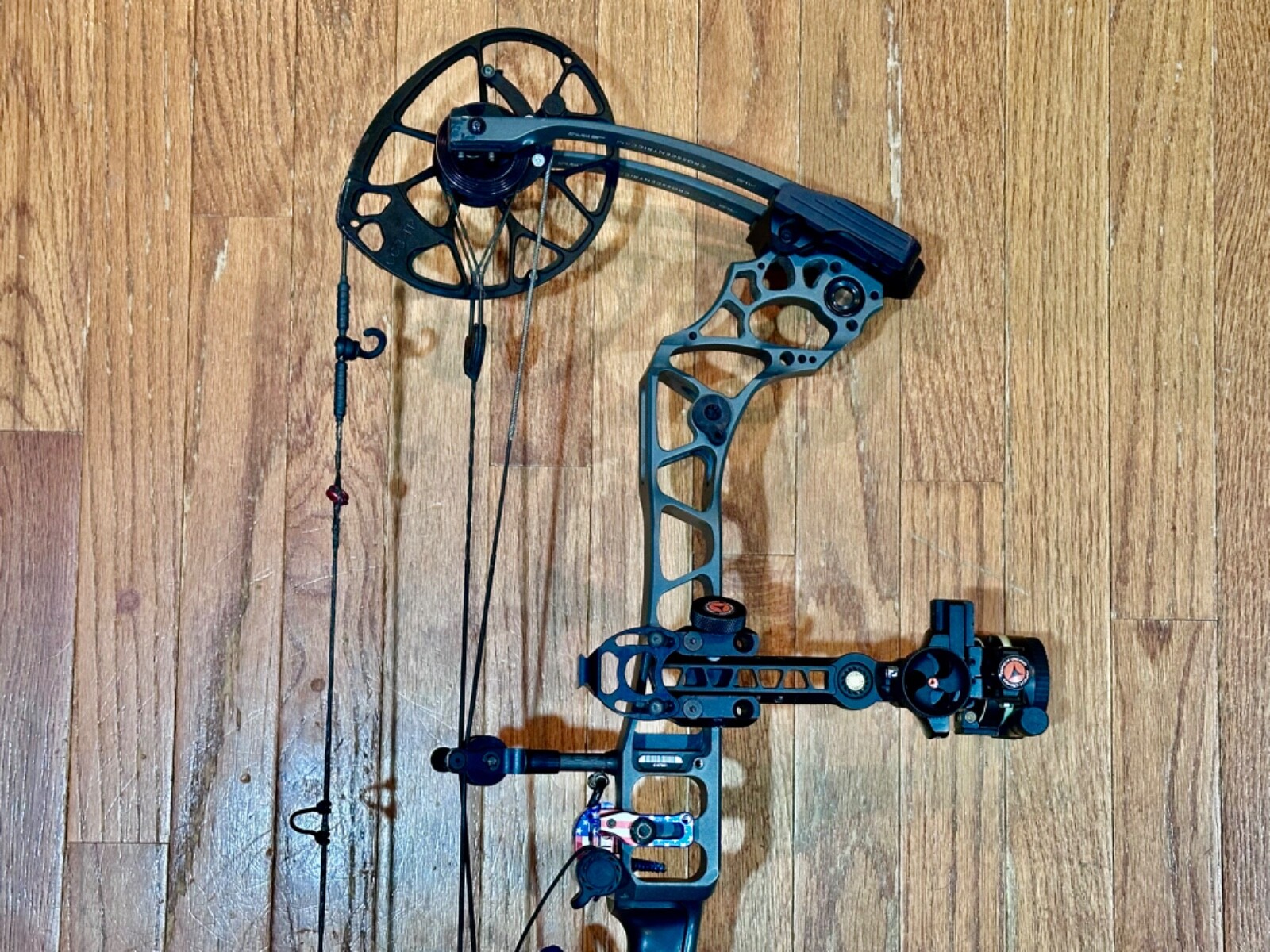 MATHEWS TRIAX Stone Compound Archery Hunting Bow RH 6070lb LOADED