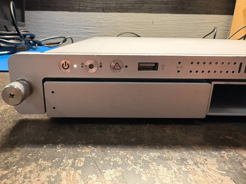 Apple Xserve 3,1 Mac OS X Server, x2 Quad-Core 2.26GHz, 12GB DDR2 RAM, 160GB HDD - Image 4 of 4