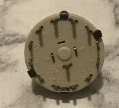 Lorlin-UK Mouser Rotary Switches ROT 2POL 2-6POS PC 6.35X17.5MM D-SHAFT - Picture 2 of 5