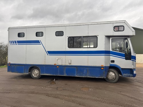Iveco 7.5T Horsebox - low mileage, hydraulic ramp & refurbished living - Picture 4 of 11