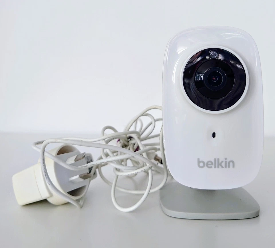 Cámara Belkin F7D7602V2 NetCam HD+ WiFi con visión nocturna - blanca - con cargador Foto 2 de 4