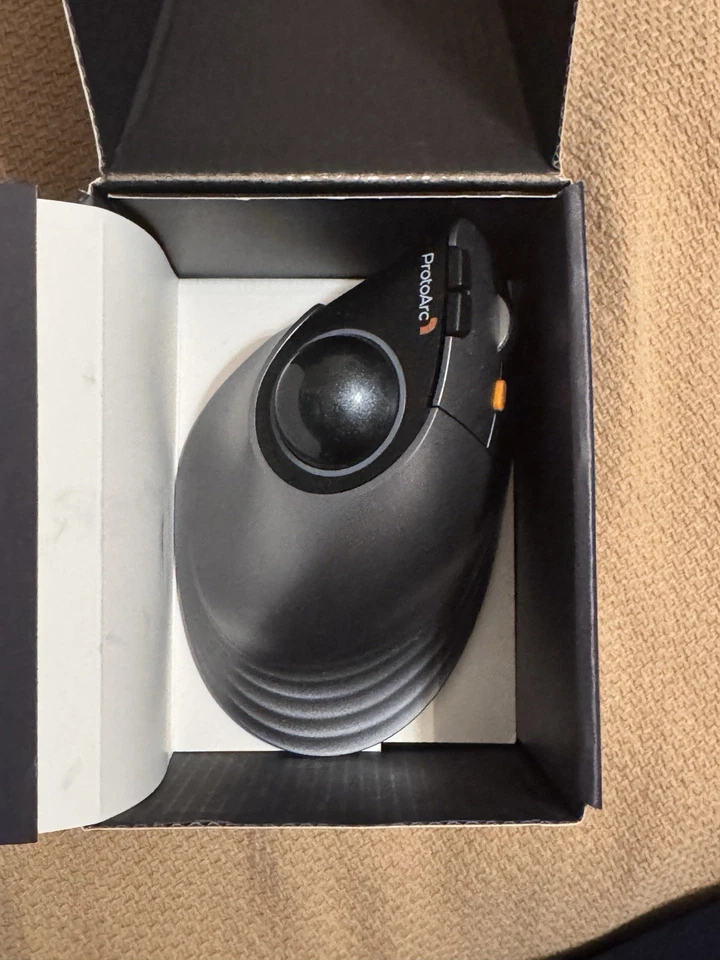 Mouse Trackball Inalámbrico Vertical ProtoArc, EM05 RGB Bluetooth Rollerb Ergonómico Foto 2 de 3