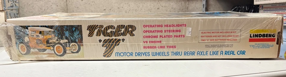 🎁 1977 Lindberg "TIGER T" Large 1/8 Scale Motorized Sealed Kit - Image 3 of 4