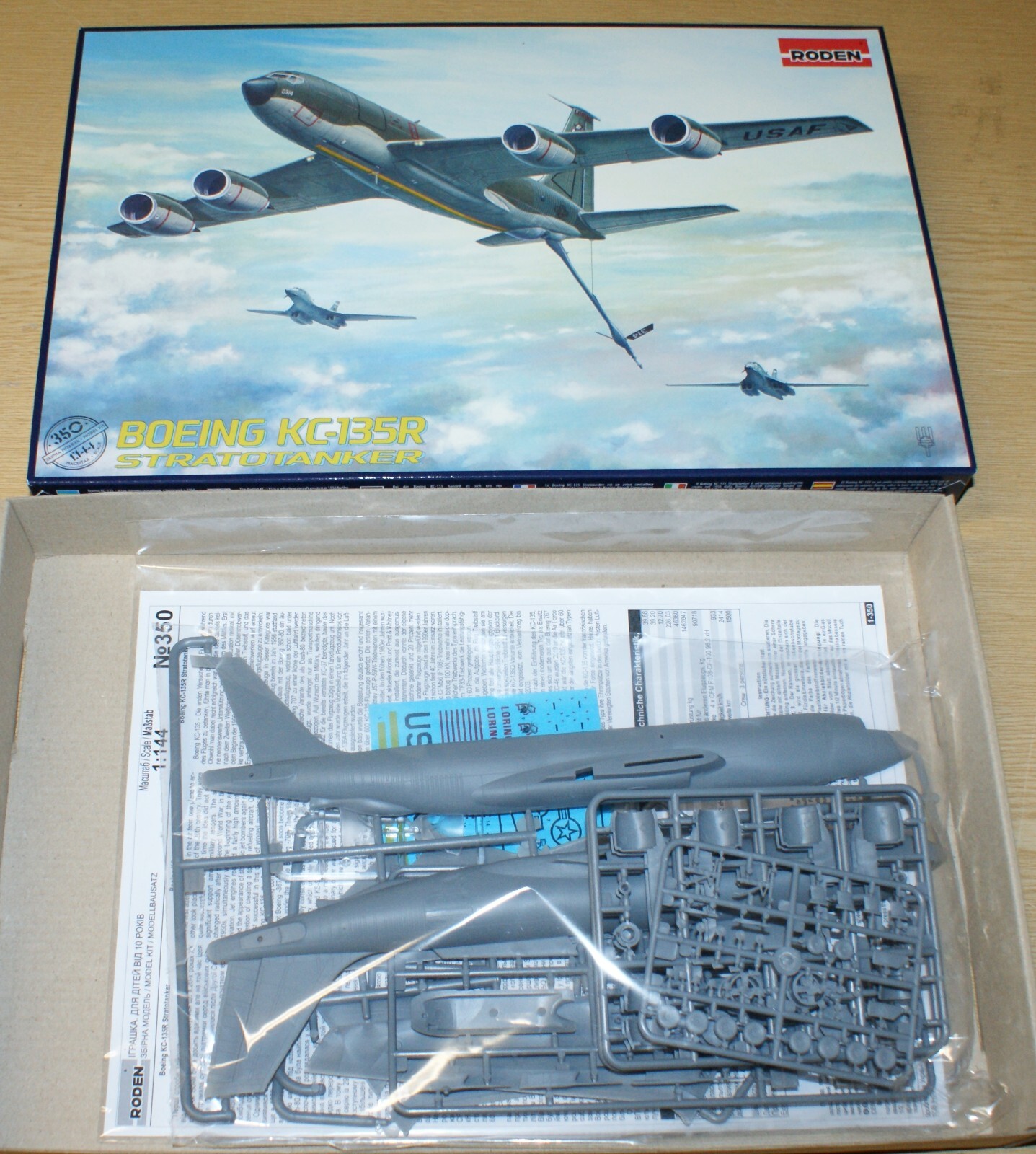 Boeing KC-135 (2x camo) von Roden 1/144