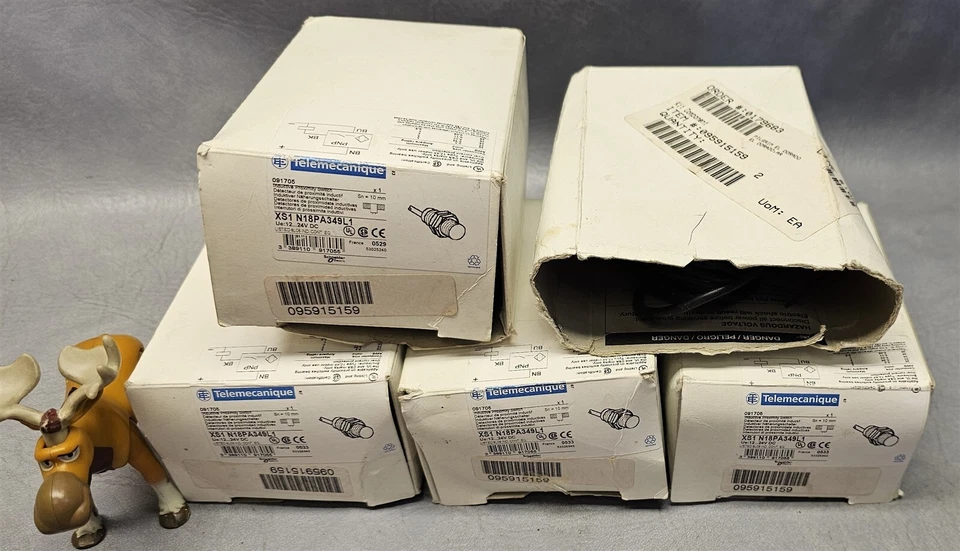 Telemecanique XS1N18PA349L1 Proximity Sensor 24 VDC Load BK/BU Lot of 5 - Image 2 of 4
