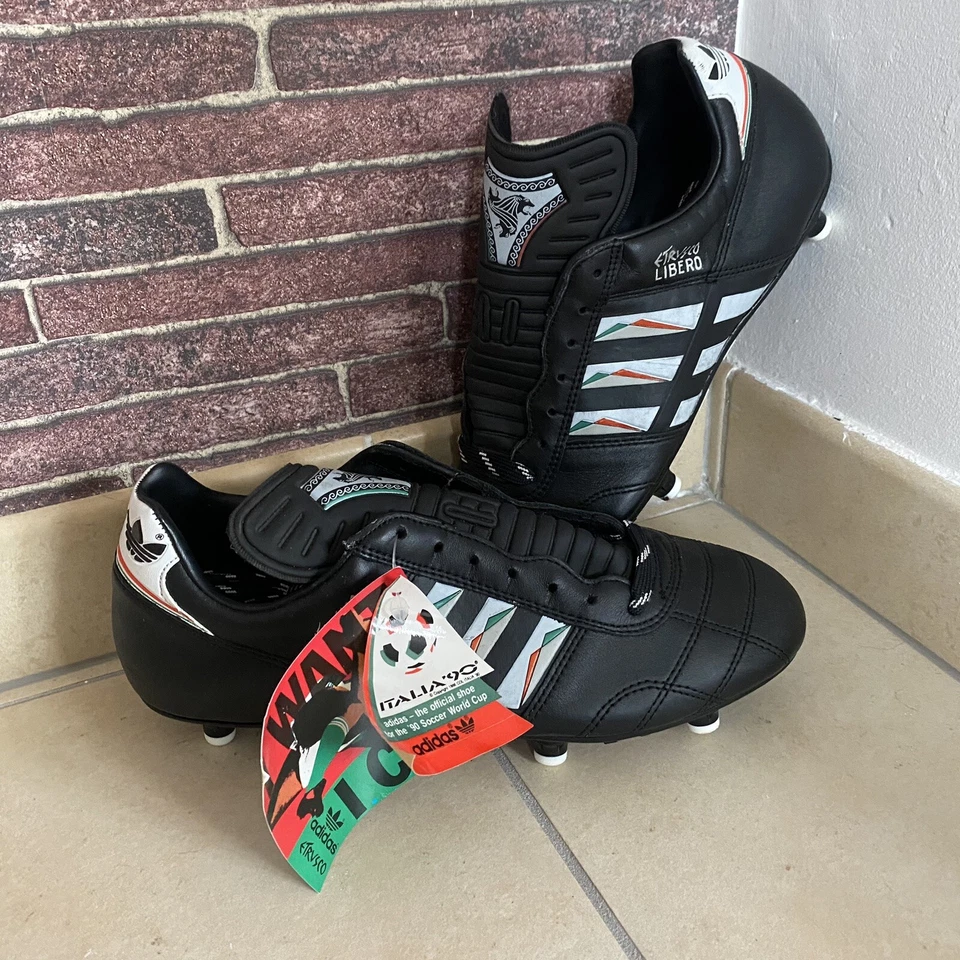 NEW - Paire de crampons de football Adidas Etrusco Libero 90 Vintage T 42
