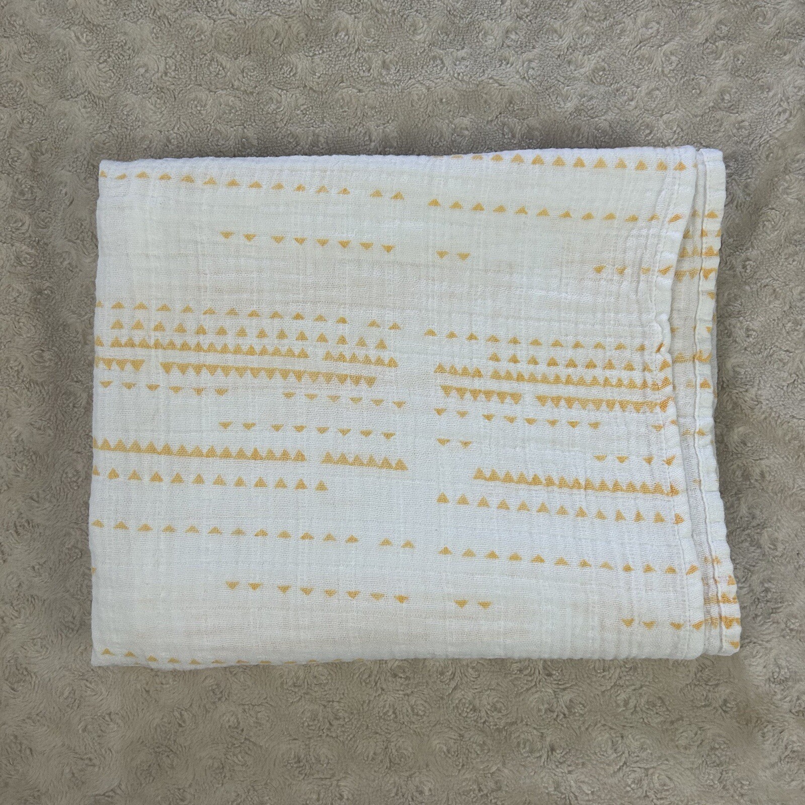Aden + Anais Small Triangles Muslin Swaddle Blanket in Yellow Orange White-image