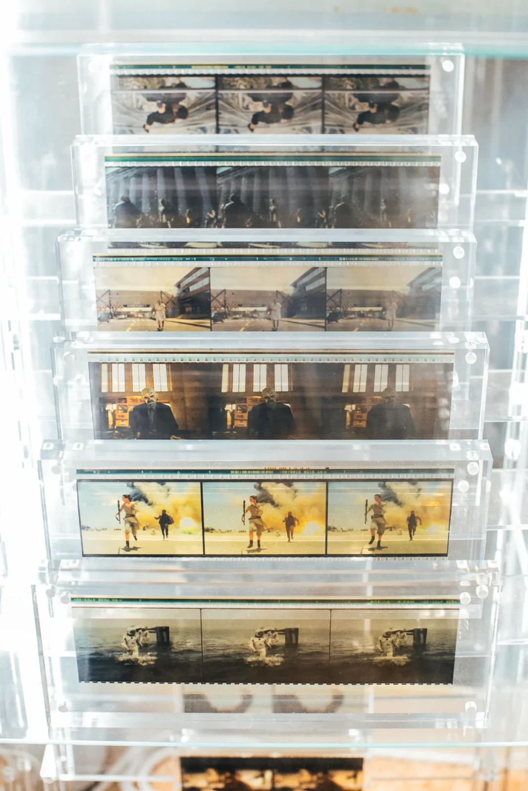 IMAX 70mm Film Cell Strip Display Acrylic Magnet Case Protector Frame New