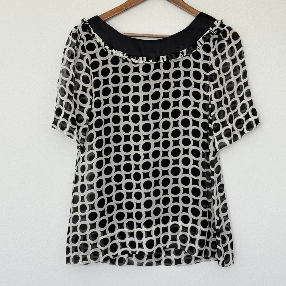 Blusa ECI para mujer XS negra blanca seda volantes cuello redondo estampado circular forrada Foto 2 de 4
