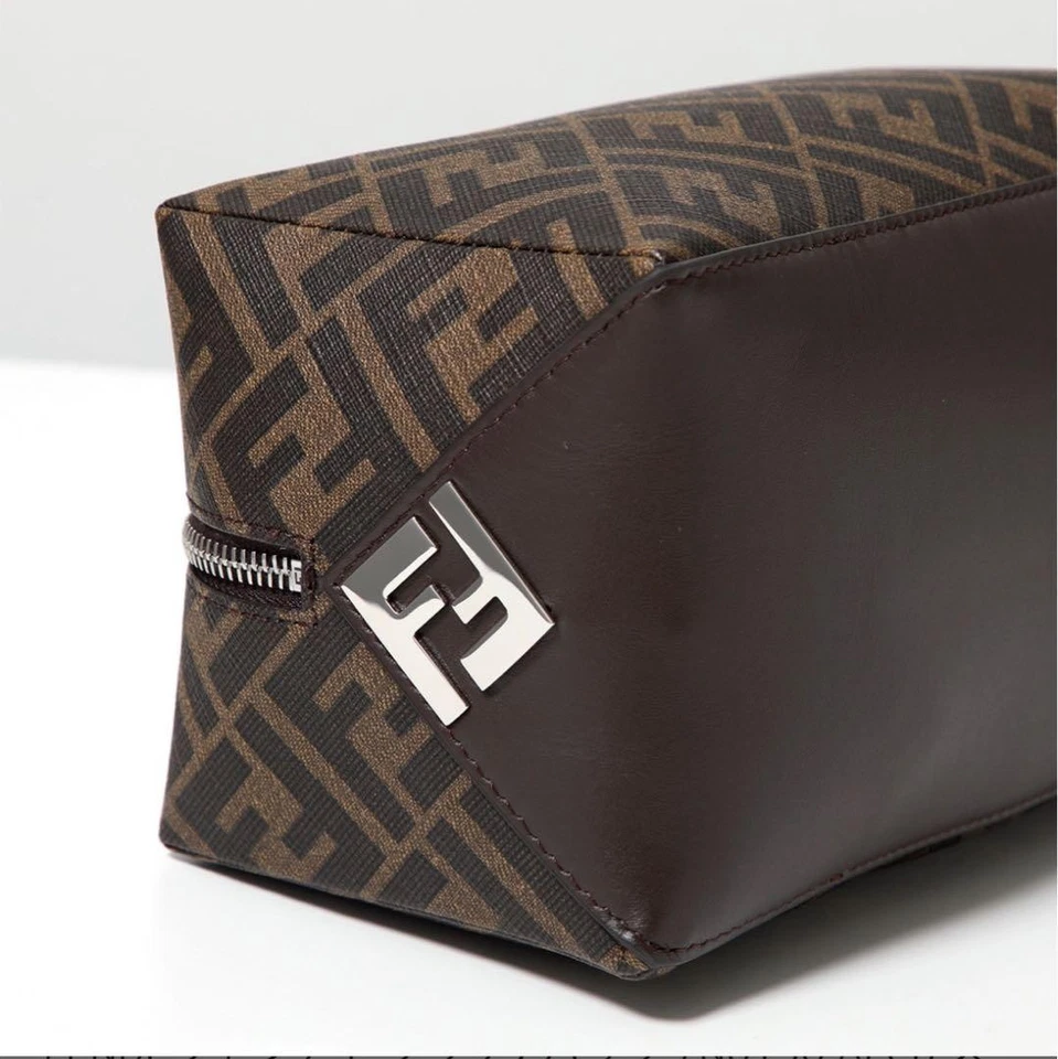 Bolso sin asas FENDI 7N0150 AFCB FF Logo Lona PVC Cuero Marrón Logo de Japón Foto 2 de 4