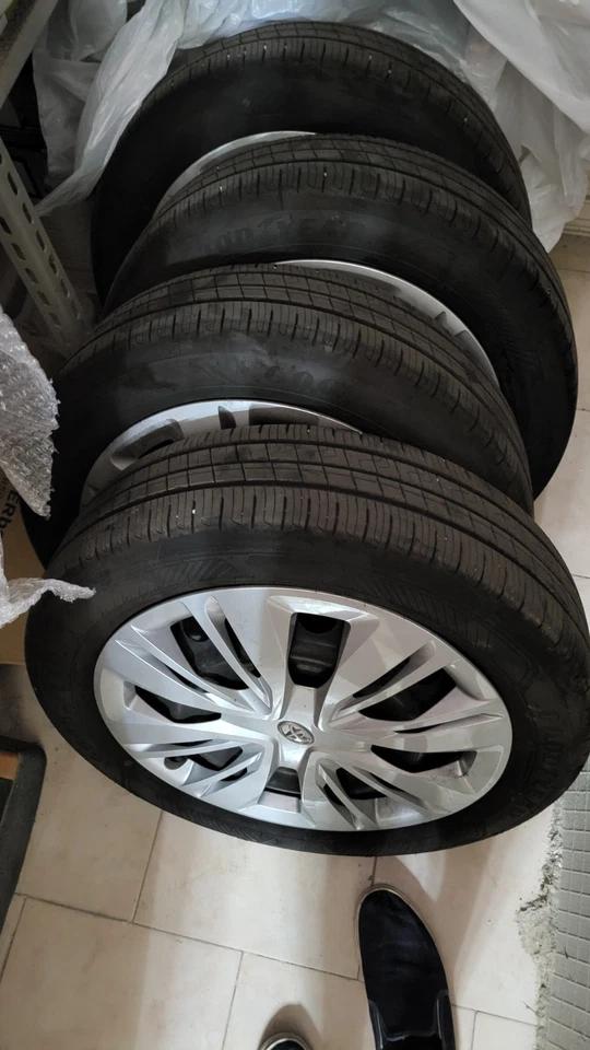 Vendo 4 cerchi completi di 4 gomme e 4 copricerchi Toyota Aygo X  - Immagine 2 di 4