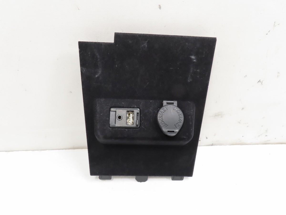 16 Lexus NX200t #1299 Aux & USB Dual Port Media Hub Jack OEM 86190