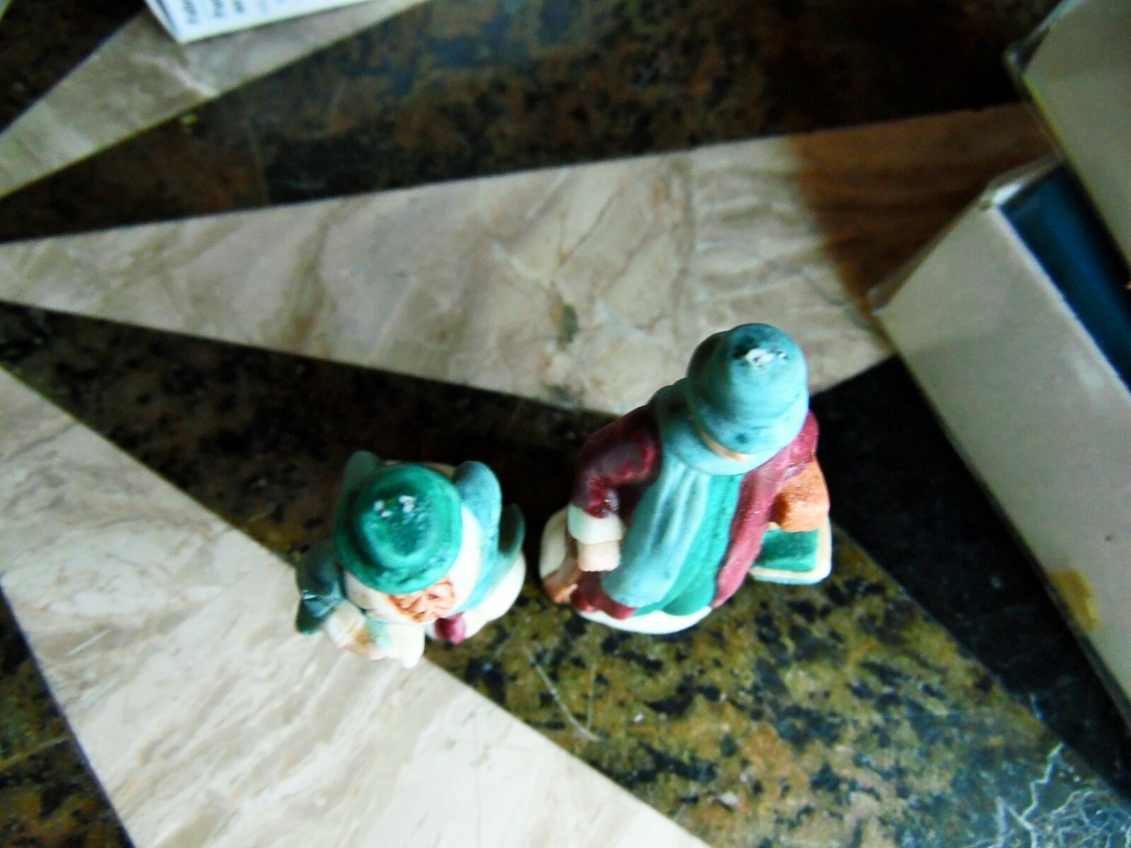 12 PC VINTAGE CHRISTMAS VILLAGE FIGURINES FIGURES ORNAMENTS PORCELAIN