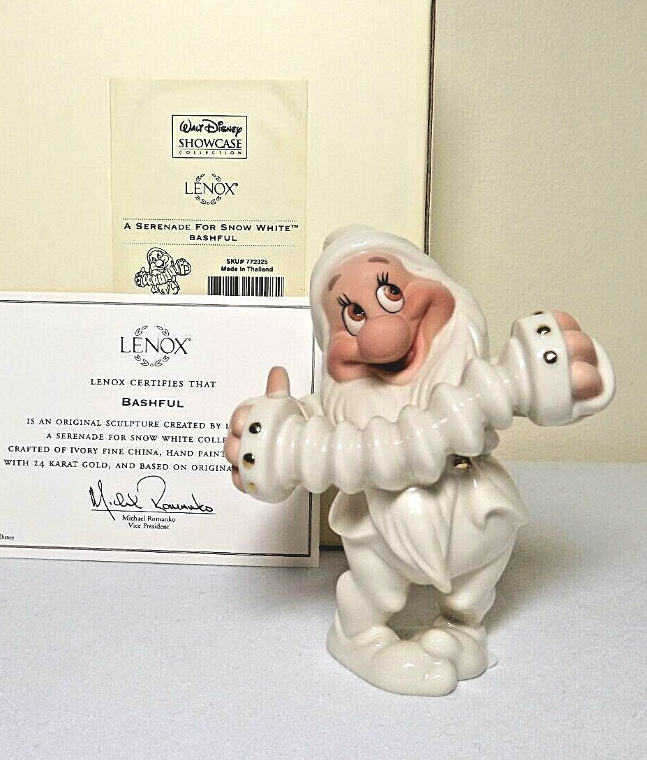 置物 Disney SHOWCASE COLLECTION エネスコ enesco. ディズニーショーケース Disney Showcase