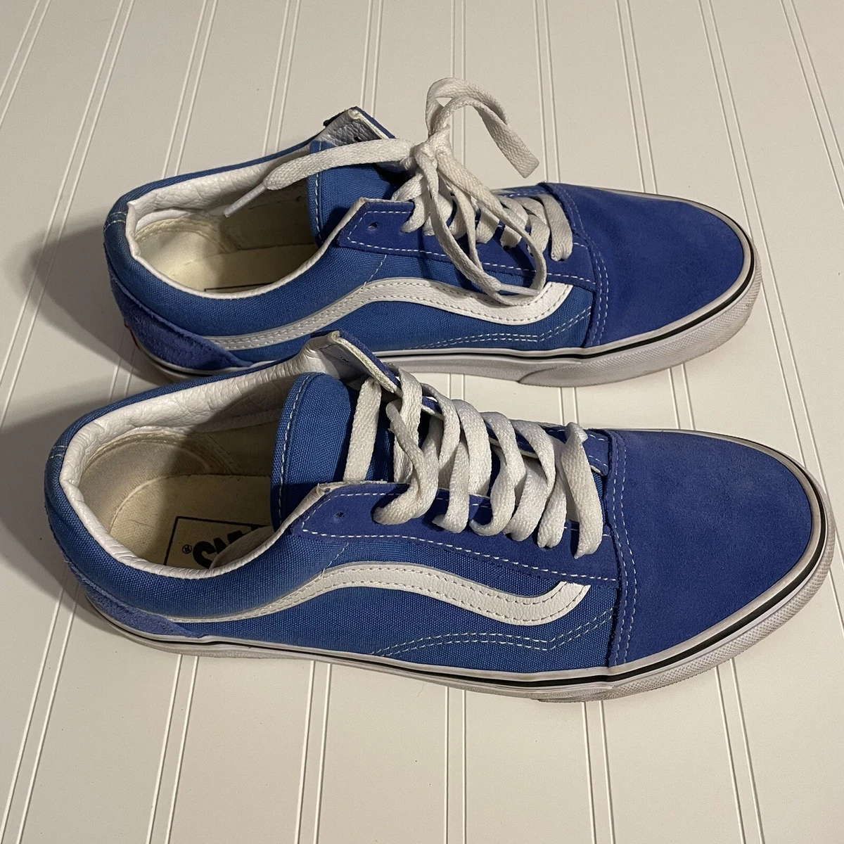 White vans top with blue line