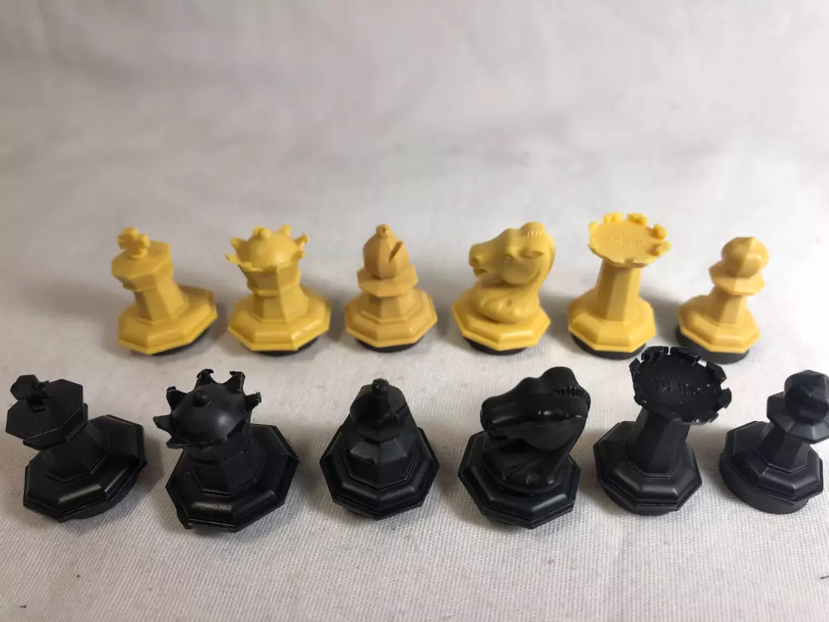 Vintage Chess Accessory Pieces,Games,Toys,Knights,Rooks,Pawns