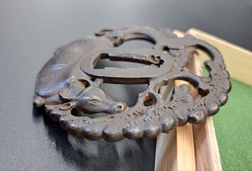 Japanese katana tsuba with wooden box – Traditional Samurai sword fitting - Picture 6 of 7