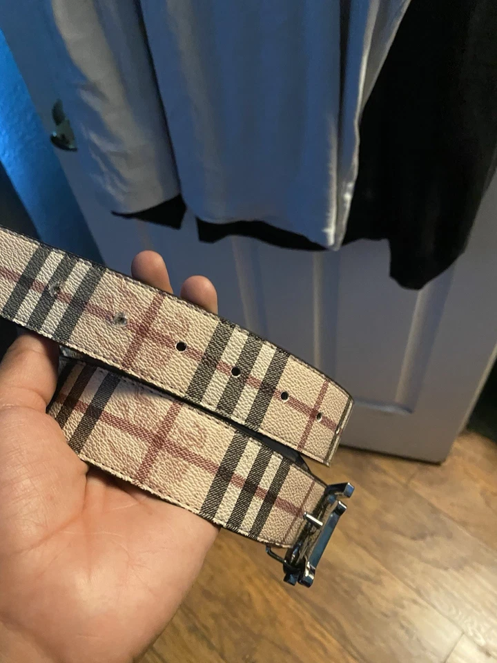 Cinto Burberry xadrez reversível TB preto/castanho ajuste cintura tamanho 34-44 ótimo estado - Imagem 3 de 4