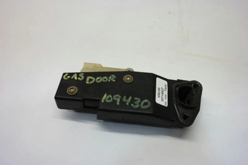 2005 Volvo S60 Fuel Door Actuator  - Image 2 of 4