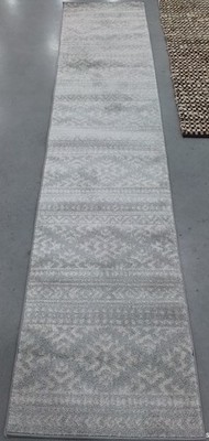 LIGHT GREY / IVORY 2'-0'' x 9'-0'' Flaw in Rug Reduced Price 1172780185 TUL272F-29