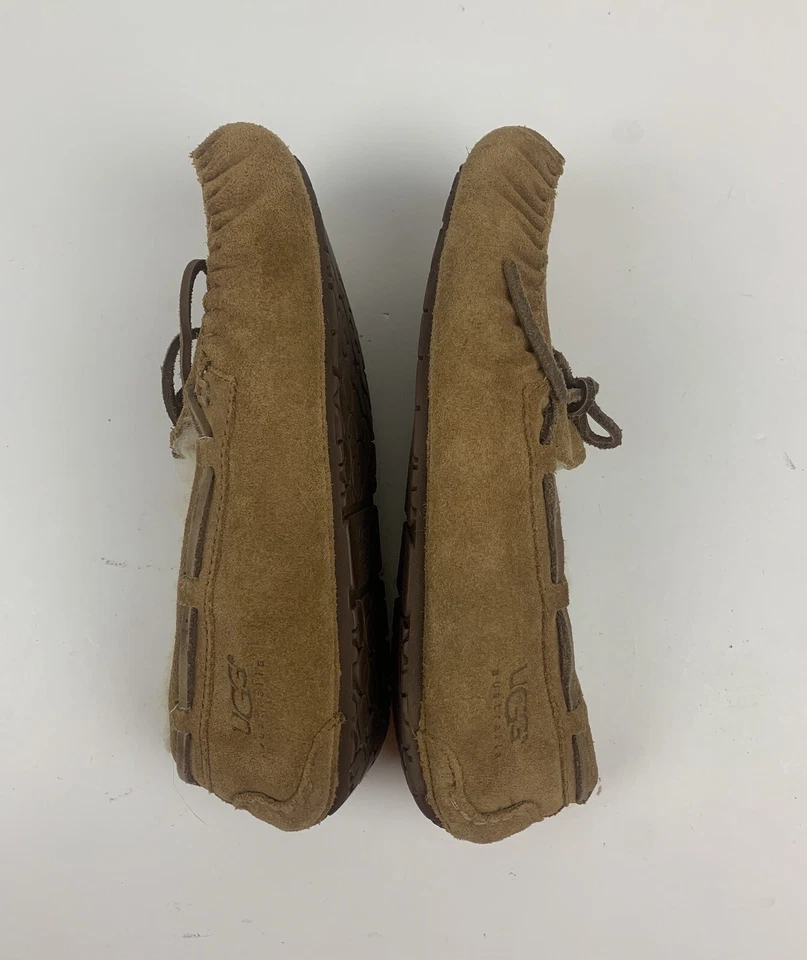 Zapatillas mocasín UGG Dakota unisex niños grandes talla 3 castaño sin cordones piel de oveja Foto 3 de 4