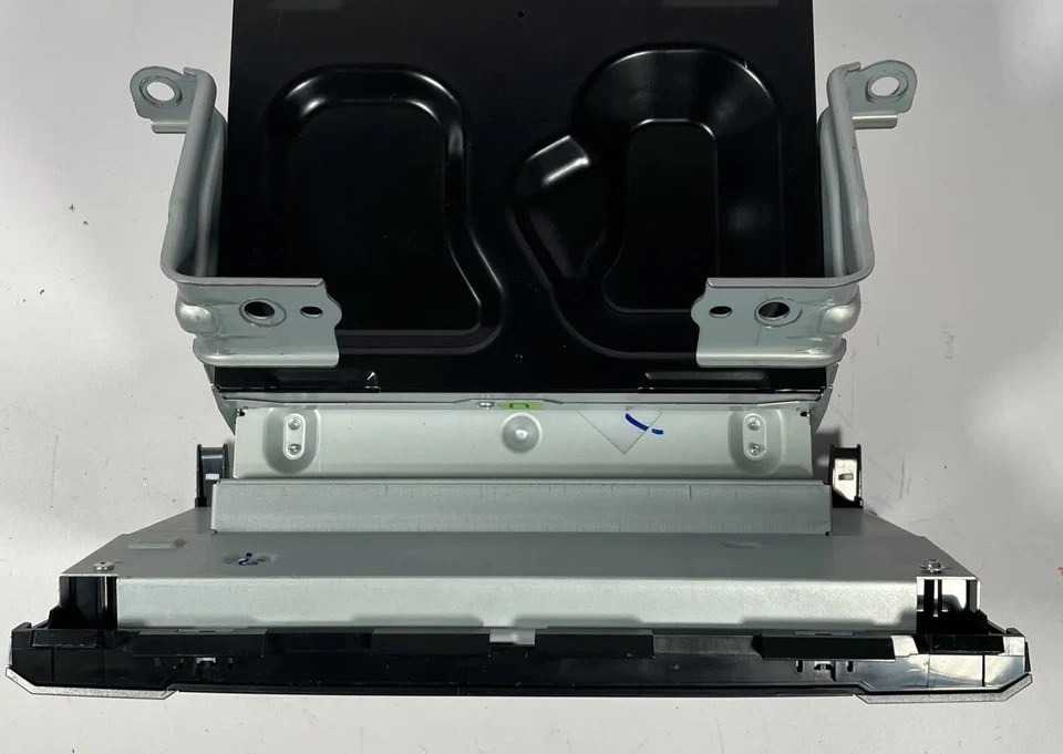 FOR PARTS!!  NOT WORKING !!   14-18 Toyota Tundra RADIO navigation 86100-0C110 - Image 3 of 4