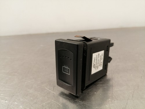 VW Sharan 1.9 TDI Manual 2002 Rear Heater Switch - Picture 2 of 7